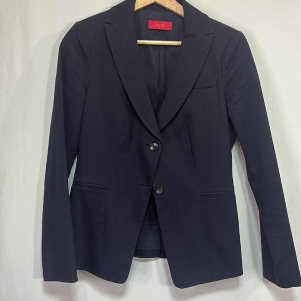 👂🏽 Lavia navy blue stretch cotton two button blazer: